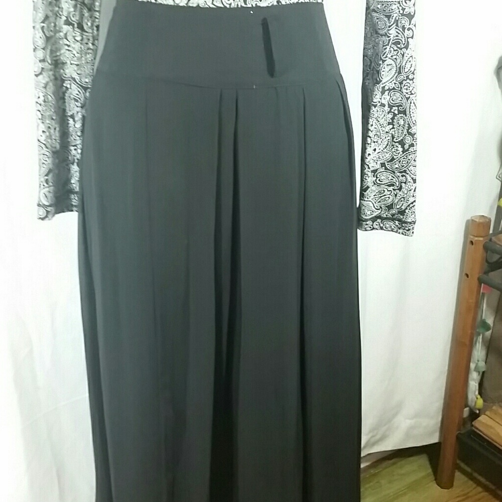 Skirt - Picture 2 of 4